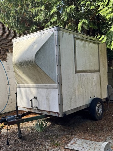Horse box mobile - box, bar